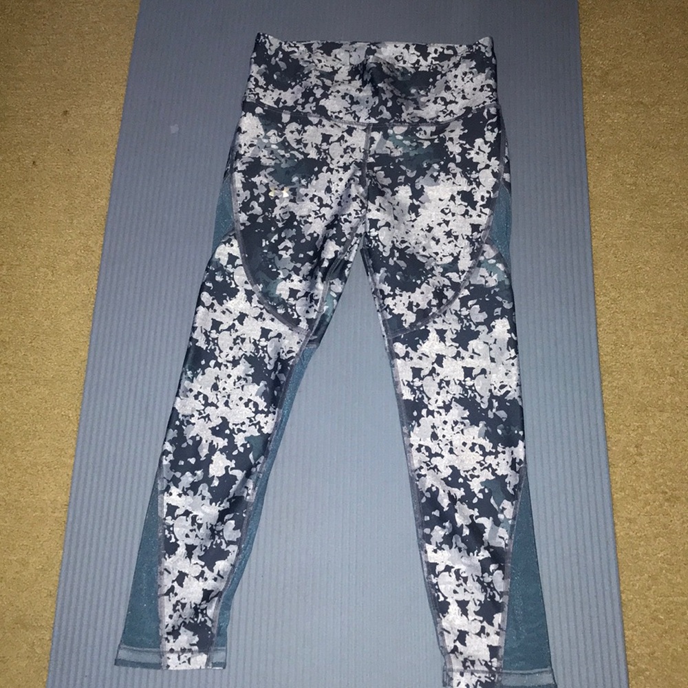 Under armour leggings size medium